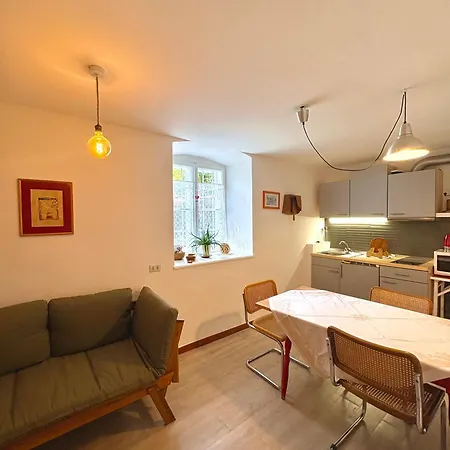 Cozy In A Historic Апартаменти Мерано