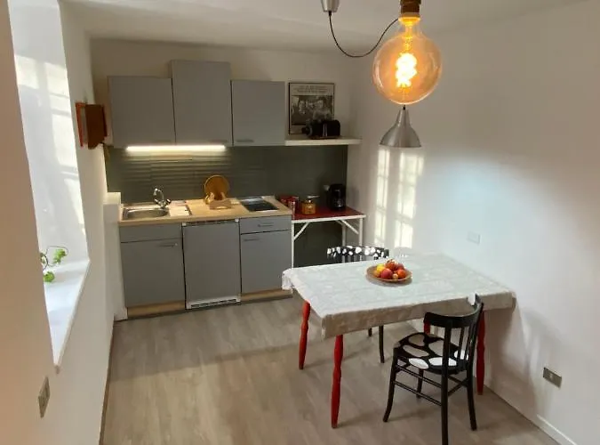 Cozy In A Historic Appartamento Merano